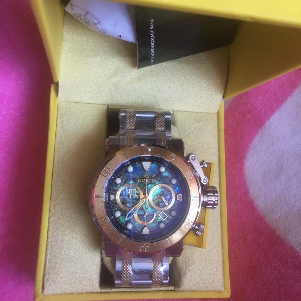 MENS INVICTA WATCH comes with storage case and papers - Picture 2 of 5